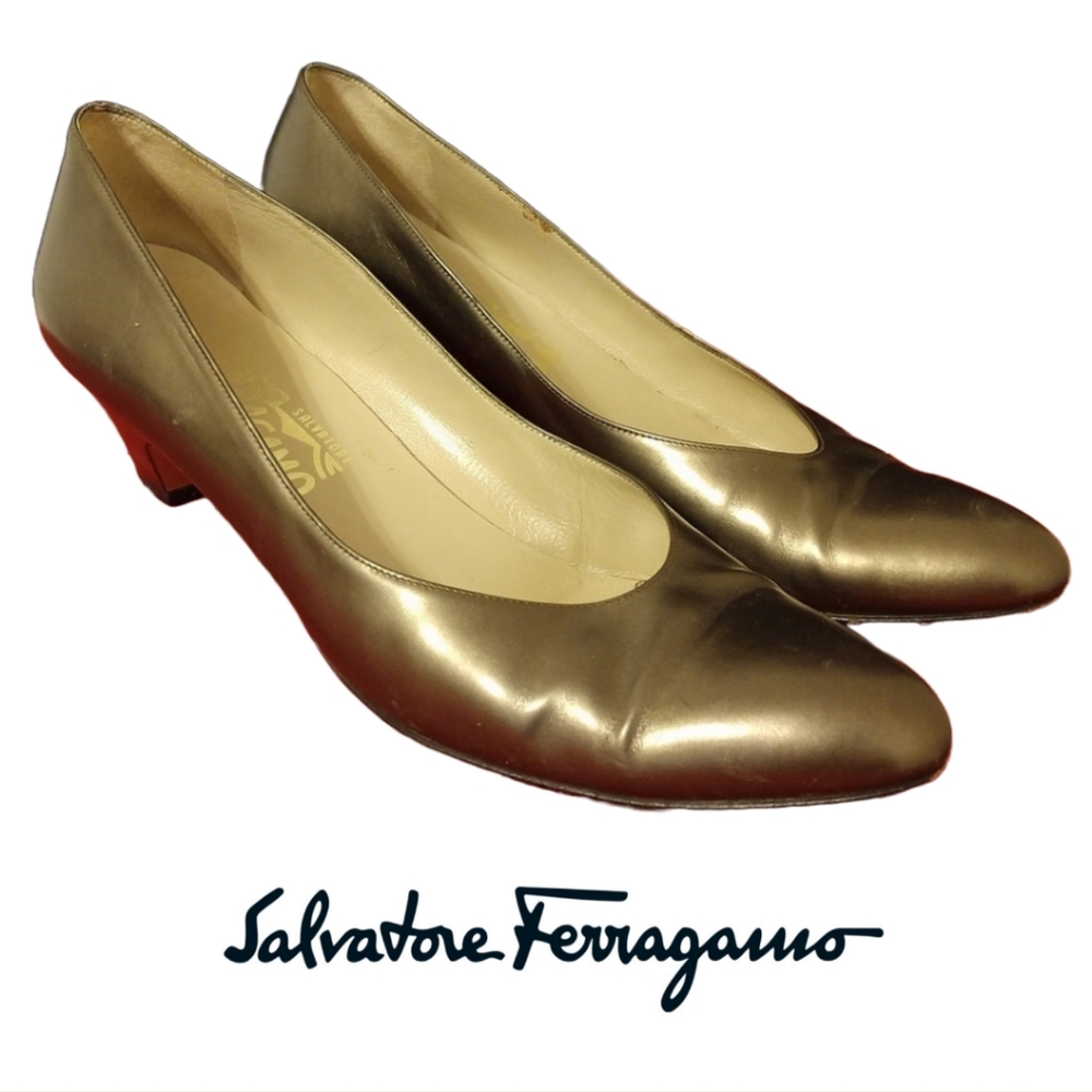 Beautiful Vintage Salvatore Ferragamo Bronze Pumps